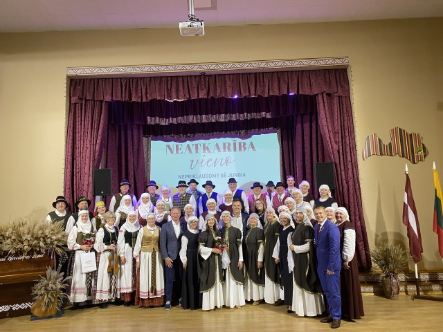 Ozolaines Tautas namā ar koncertu viesojas amatiermākslas kolektīvi no Lietuvas / 2025